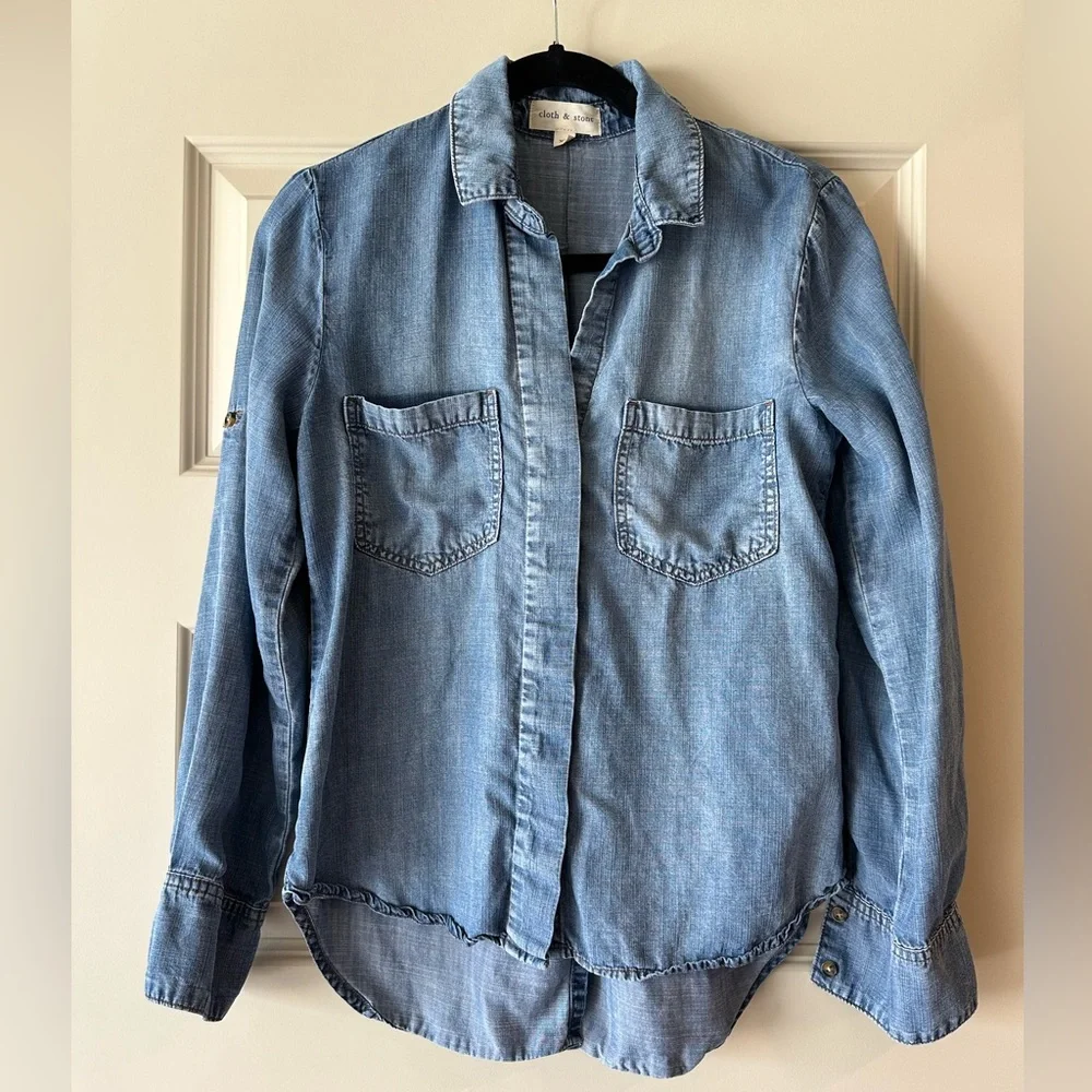 Cloth & Stone Chambray Slit Back Button Down Shirt - Picture 2 of 7